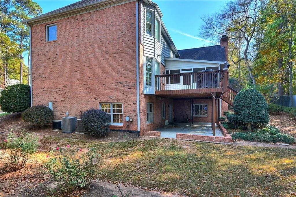 2135 Dunwoody Heritage Drive, Dunwoody, Georgia 30350, 4 Bedrooms Bedrooms, ,5 BathroomsBathrooms,Residential,Sold,2135 Dunwoody Heritage Drive,5797421