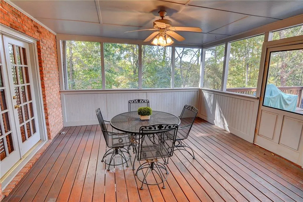 2135 Dunwoody Heritage Drive, Dunwoody, Georgia 30350, 4 Bedrooms Bedrooms, ,5 BathroomsBathrooms,Residential,Sold,2135 Dunwoody Heritage Drive,5797421