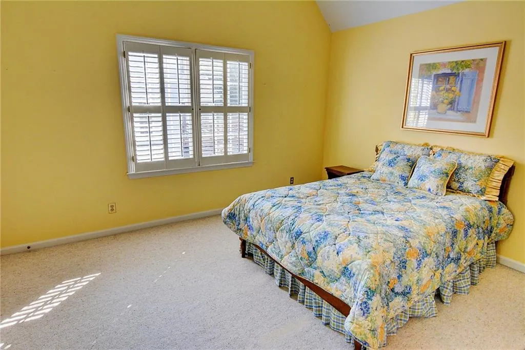 2135 Dunwoody Heritage Drive, Dunwoody, Georgia 30350, 4 Bedrooms Bedrooms, ,5 BathroomsBathrooms,Residential,Sold,2135 Dunwoody Heritage Drive,5797421