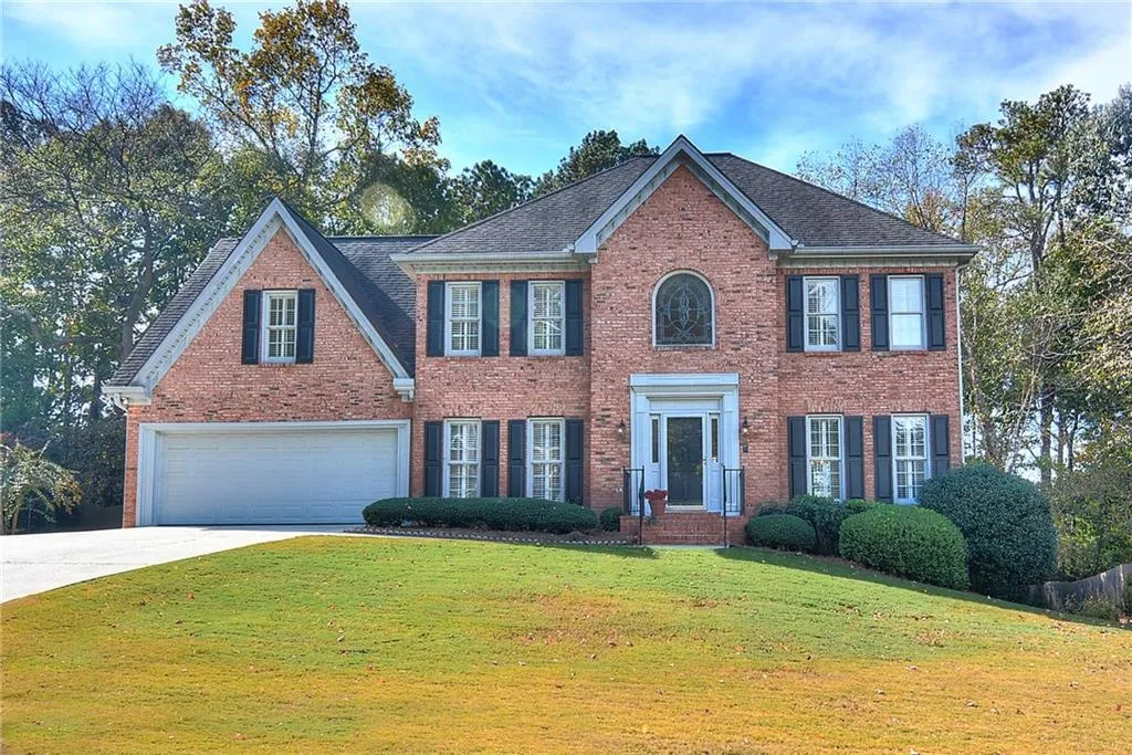 2135 Dunwoody Heritage Drive, Dunwoody, Georgia 30350, 4 Bedrooms Bedrooms, ,5 BathroomsBathrooms,Residential,Sold,2135 Dunwoody Heritage Drive,5797421