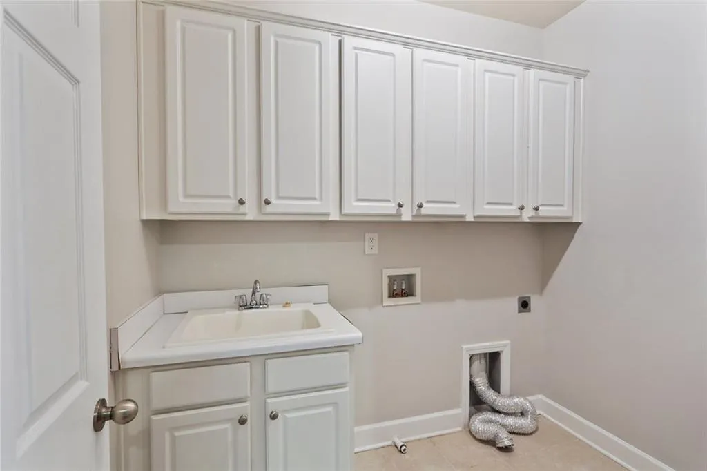 107 Beverly Place, Sandy Springs, Georgia 30328, 3 Bedrooms Bedrooms, ,3 BathroomsBathrooms,Residential,Sold,107 Beverly Place,7013752