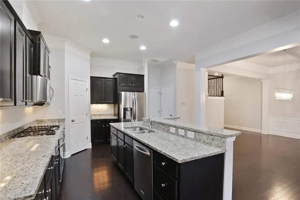 107 Beverly Place, Sandy Springs, Georgia 30328, 3 Bedrooms Bedrooms, ,3 BathroomsBathrooms,Residential,Sold,107 Beverly Place,7013752