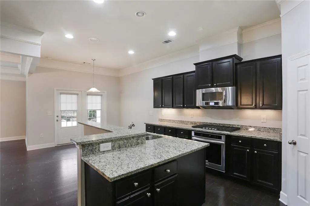 107 Beverly Place, Sandy Springs, Georgia 30328, 3 Bedrooms Bedrooms, ,3 BathroomsBathrooms,Residential,Sold,107 Beverly Place,7013752