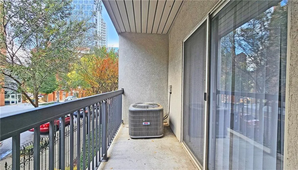 Balcony with cooling unit