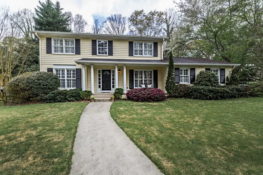 305 Forest Valley Court, Atlanta, Georgia 30342, 4 Bedrooms Bedrooms, ,2 BathroomsBathrooms,Residential,Sold,305 Forest Valley Court,5987823