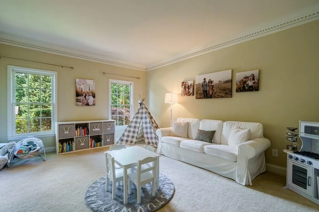 175 Old College Way, Sandy Springs, Georgia 30328, 5 Bedrooms Bedrooms, ,3 BathroomsBathrooms,Residential,Sold,175 Old College Way,7223747