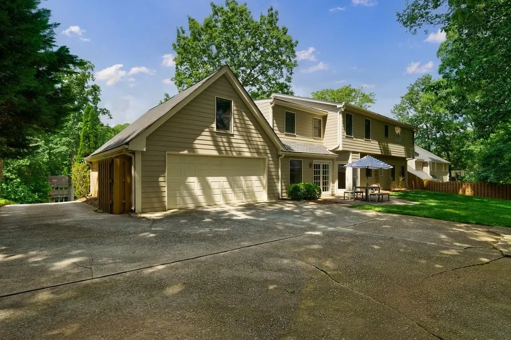 175 Old College Way, Sandy Springs, Georgia 30328, 5 Bedrooms Bedrooms, ,3 BathroomsBathrooms,Residential,Sold,175 Old College Way,7223747