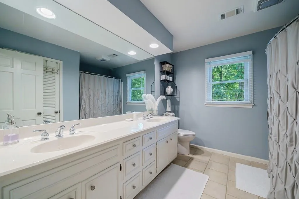 175 Old College Way, Sandy Springs, Georgia 30328, 5 Bedrooms Bedrooms, ,3 BathroomsBathrooms,Residential,Sold,175 Old College Way,7223747