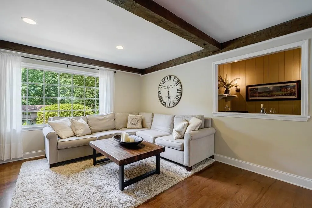 175 Old College Way, Sandy Springs, Georgia 30328, 5 Bedrooms Bedrooms, ,3 BathroomsBathrooms,Residential,Sold,175 Old College Way,7223747