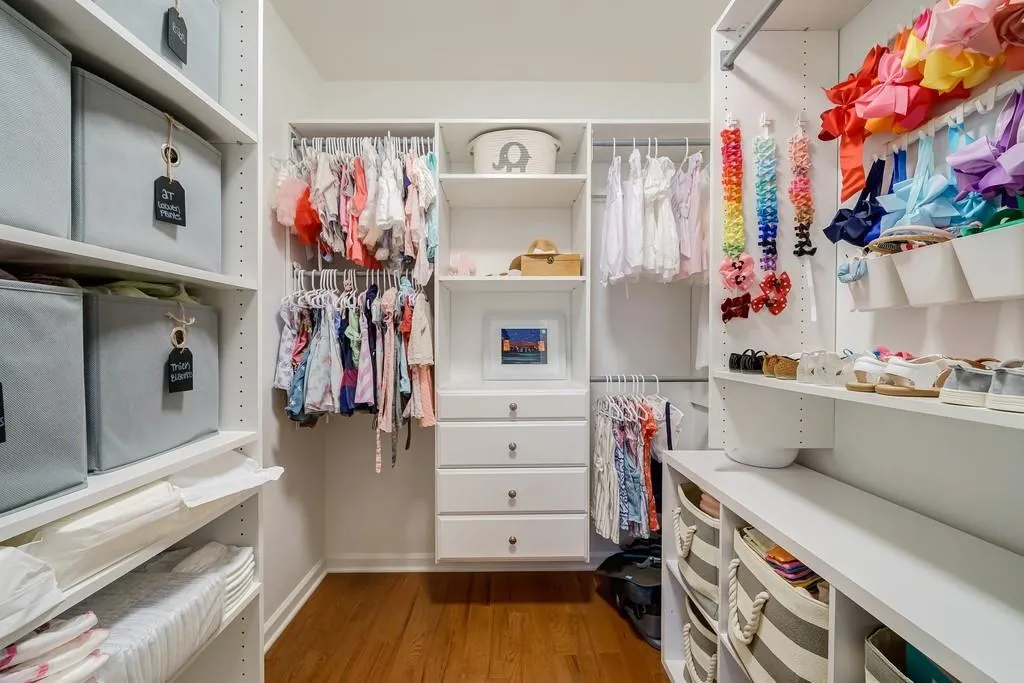 175 Old College Way, Sandy Springs, Georgia 30328, 5 Bedrooms Bedrooms, ,3 BathroomsBathrooms,Residential,Sold,175 Old College Way,7223747