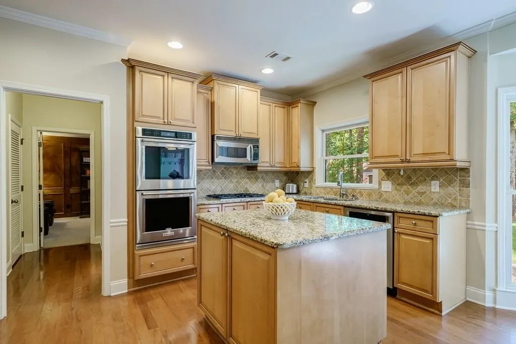 175 Old College Way, Sandy Springs, Georgia 30328, 5 Bedrooms Bedrooms, ,3 BathroomsBathrooms,Residential,Sold,175 Old College Way,7223747