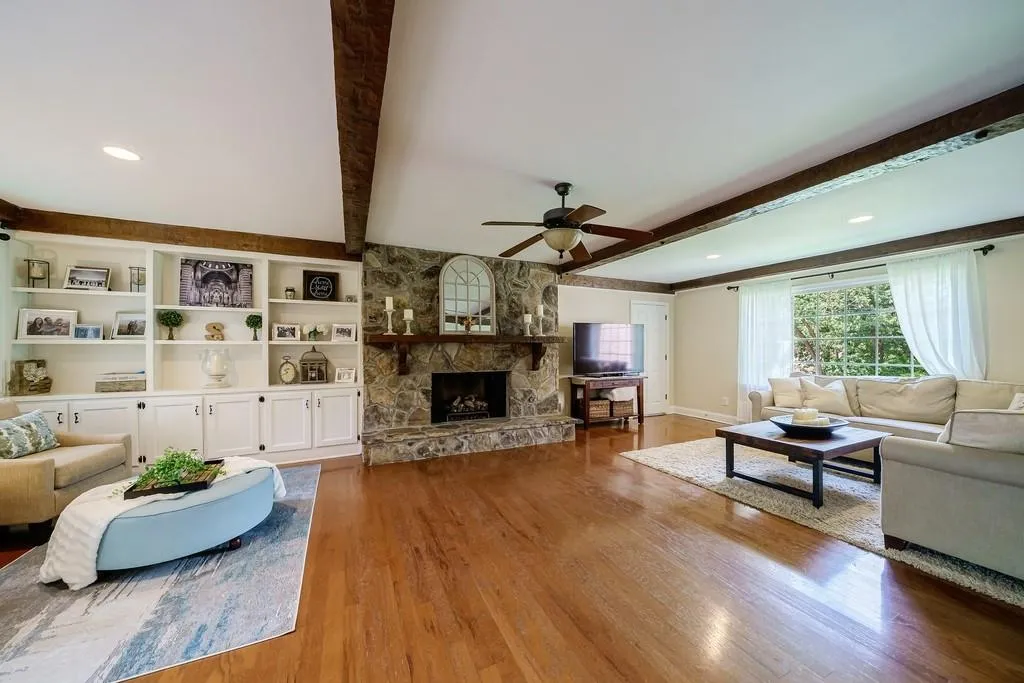 175 Old College Way, Sandy Springs, Georgia 30328, 5 Bedrooms Bedrooms, ,3 BathroomsBathrooms,Residential,Sold,175 Old College Way,7223747