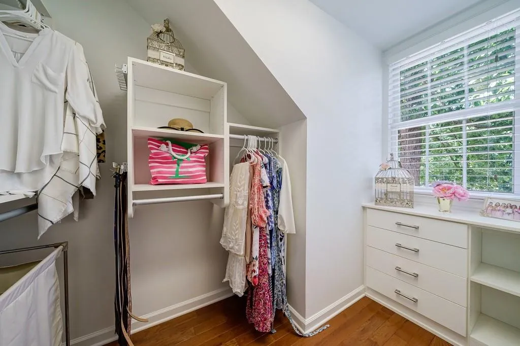 175 Old College Way, Sandy Springs, Georgia 30328, 5 Bedrooms Bedrooms, ,3 BathroomsBathrooms,Residential,Sold,175 Old College Way,7223747