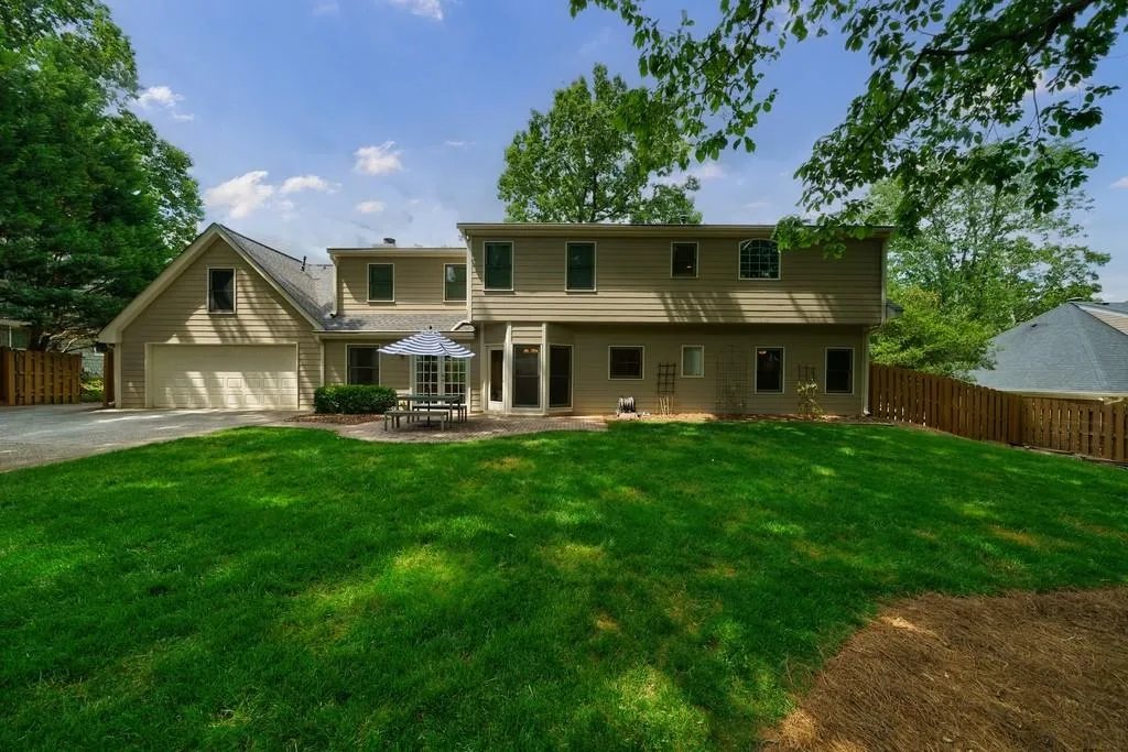 175 Old College Way, Sandy Springs, Georgia 30328, 5 Bedrooms Bedrooms, ,3 BathroomsBathrooms,Residential,Sold,175 Old College Way,7223747