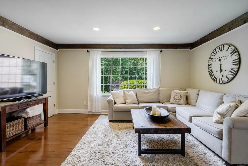 175 Old College Way, Sandy Springs, Georgia 30328, 5 Bedrooms Bedrooms, ,3 BathroomsBathrooms,Residential,Sold,175 Old College Way,7223747