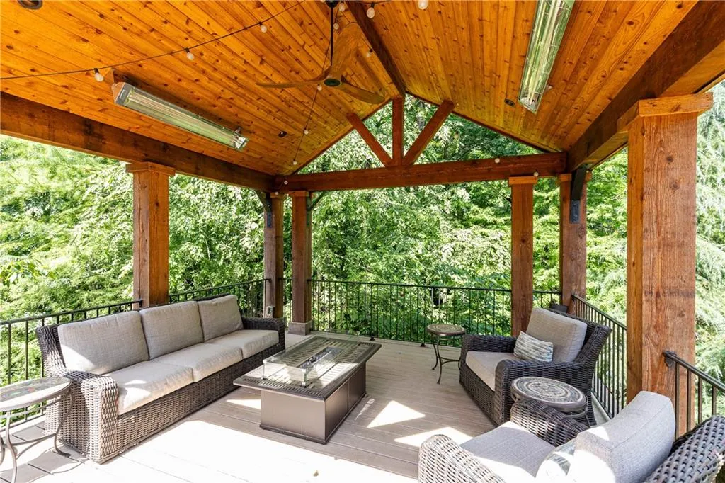 4770 E Conway Drive Nw, Atlanta, Georgia 30327, 6 Bedrooms Bedrooms, ,5 BathroomsBathrooms,Residential,Sold,4770 E Conway Drive Nw,7399613