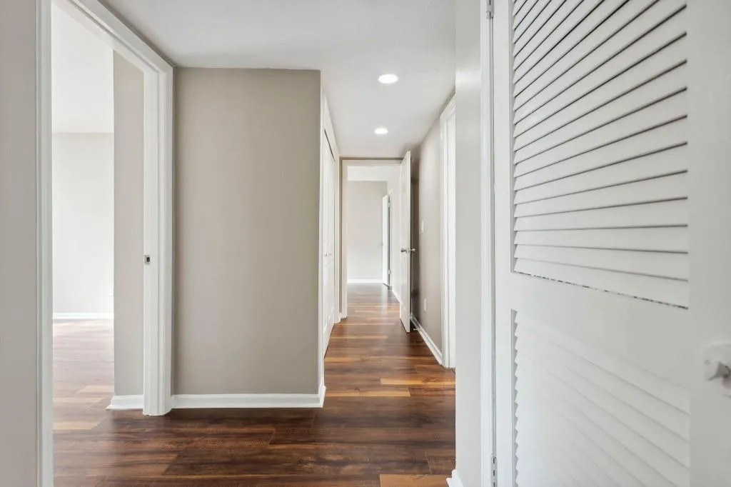 6851 Roswell Road Unit B-9, Sandy Springs, Georgia 30328, 3 Bedrooms Bedrooms, ,2 BathroomsBathrooms,Residential,Sold,6851 Roswell Road Unit B-9,7215884