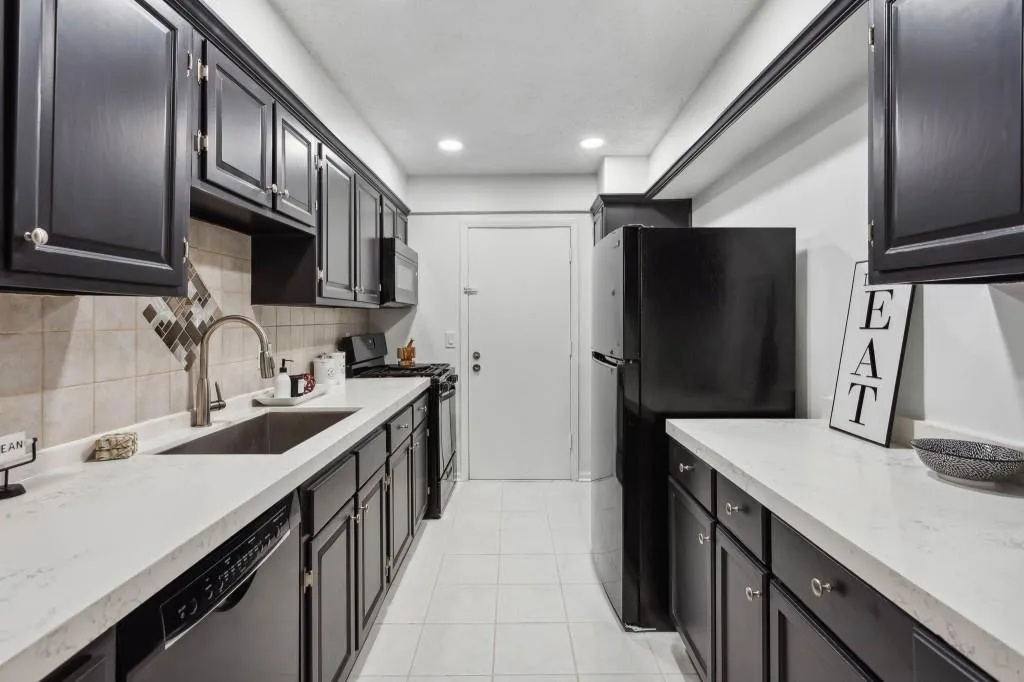 6851 Roswell Road Unit B-9, Sandy Springs, Georgia 30328, 3 Bedrooms Bedrooms, ,2 BathroomsBathrooms,Residential,Sold,6851 Roswell Road Unit B-9,7215884