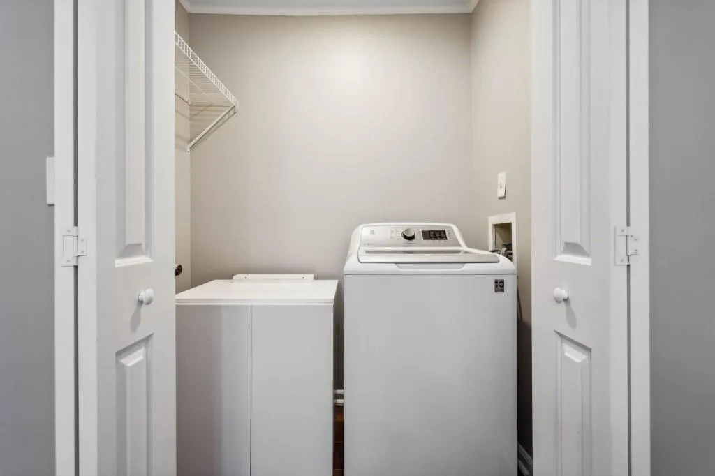 6851 Roswell Road Unit B-9, Sandy Springs, Georgia 30328, 3 Bedrooms Bedrooms, ,2 BathroomsBathrooms,Residential,Sold,6851 Roswell Road Unit B-9,7215884