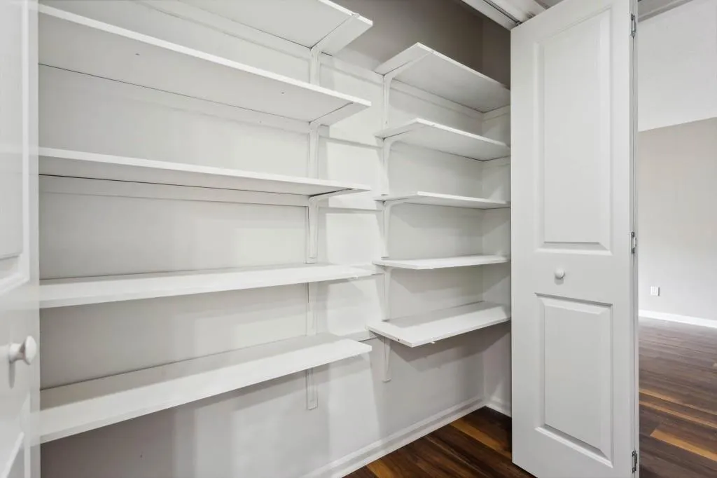 6851 Roswell Road Unit B-9, Sandy Springs, Georgia 30328, 3 Bedrooms Bedrooms, ,2 BathroomsBathrooms,Residential,Sold,6851 Roswell Road Unit B-9,7215884