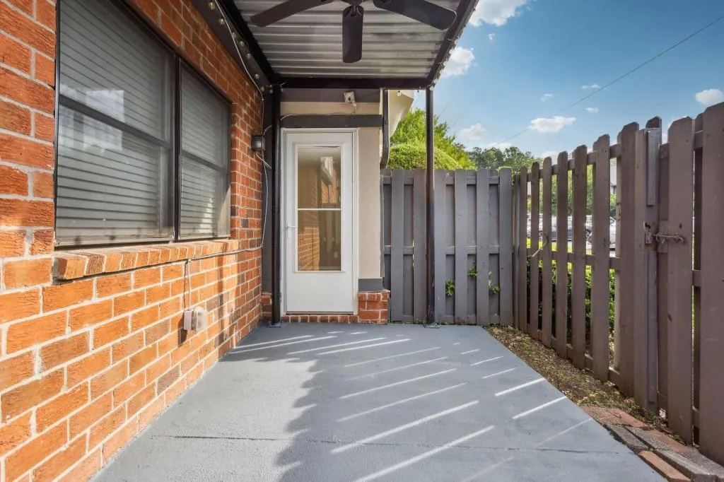 6851 Roswell Road Unit B-9, Sandy Springs, Georgia 30328, 3 Bedrooms Bedrooms, ,2 BathroomsBathrooms,Residential,Sold,6851 Roswell Road Unit B-9,7215884