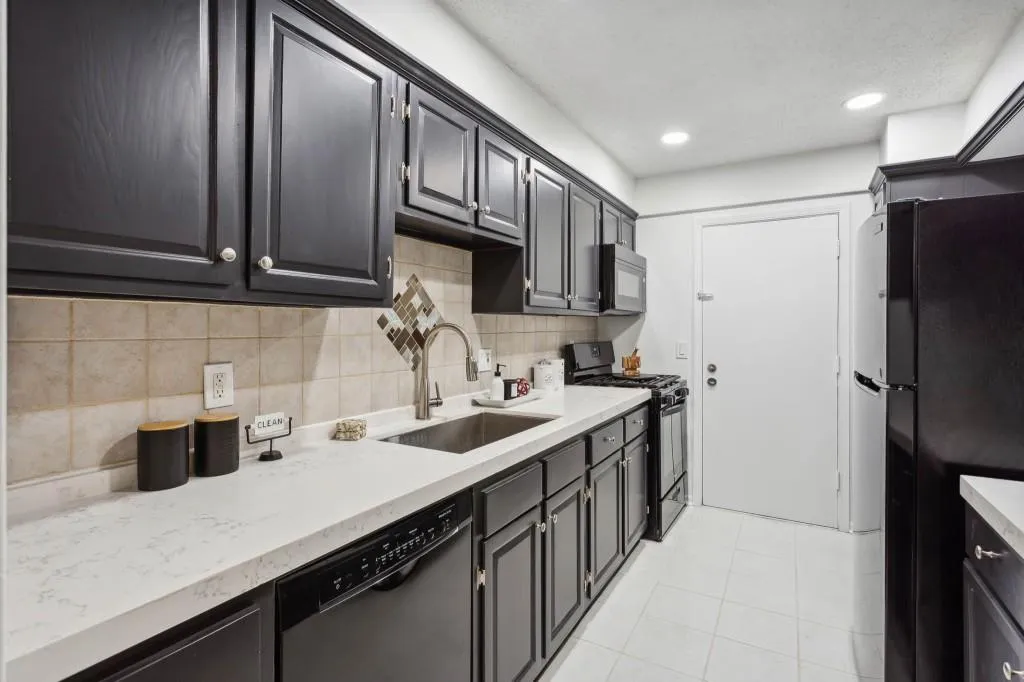 6851 Roswell Road Unit B-9, Sandy Springs, Georgia 30328, 3 Bedrooms Bedrooms, ,2 BathroomsBathrooms,Residential,Sold,6851 Roswell Road Unit B-9,7215884