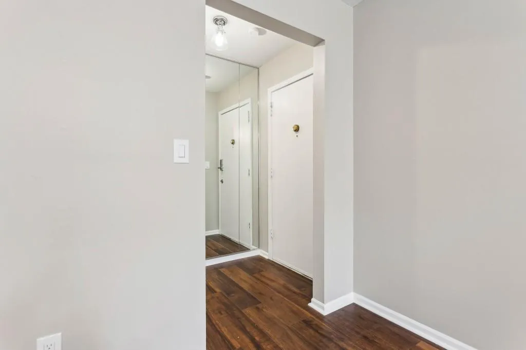 6851 Roswell Road Unit B-9, Sandy Springs, Georgia 30328, 3 Bedrooms Bedrooms, ,2 BathroomsBathrooms,Residential,Sold,6851 Roswell Road Unit B-9,7215884