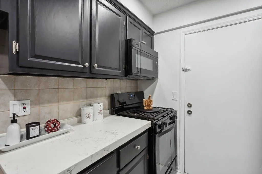 6851 Roswell Road Unit B-9, Sandy Springs, Georgia 30328, 3 Bedrooms Bedrooms, ,2 BathroomsBathrooms,Residential,Sold,6851 Roswell Road Unit B-9,7215884