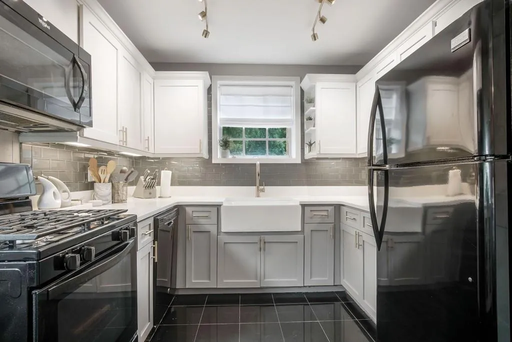 5400 Roswell Road Unit N3, Atlanta, Georgia 30342, 2 Bedrooms Bedrooms, ,2 BathroomsBathrooms,Residential,Sold,5400 Roswell Road Unit N3,6823153