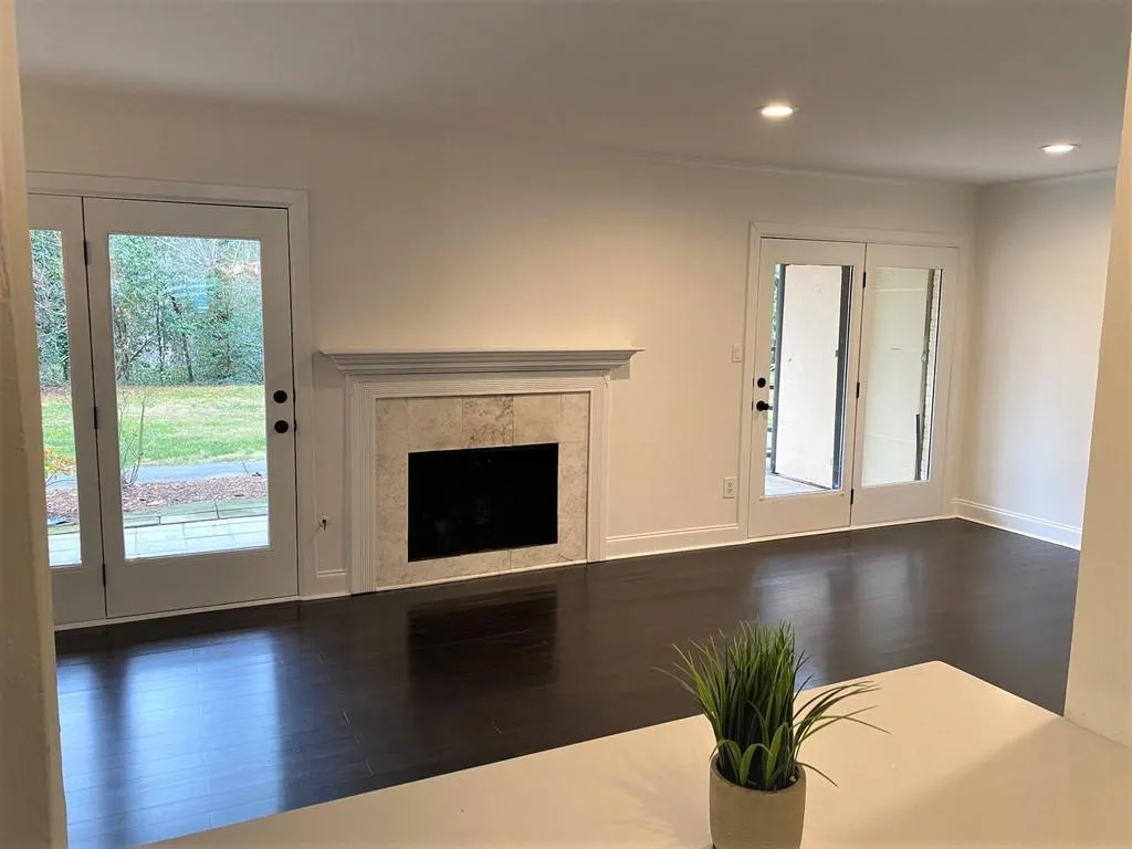 5400 Roswell Road Unit N3, Atlanta, Georgia 30342, 2 Bedrooms Bedrooms, ,2 BathroomsBathrooms,Residential,Sold,5400 Roswell Road Unit N3,6823153