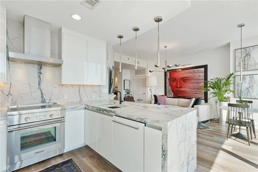 1080 Peachtree Street Ne Unit 3008, Atlanta, Georgia 30309, 1 Bedroom Bedrooms, ,1 BathroomBathrooms,Residential,For Sale,1080 Peachtree Street Ne Unit 3008,7664649