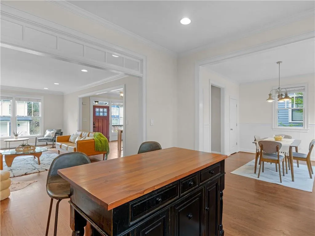 945 Longley Avenue Nw, Atlanta, Georgia 30318, 4 Bedrooms Bedrooms, 0 ,2 BathroomsBathrooms,Residential,For Sale,945 Longley Avenue Nw,7749701