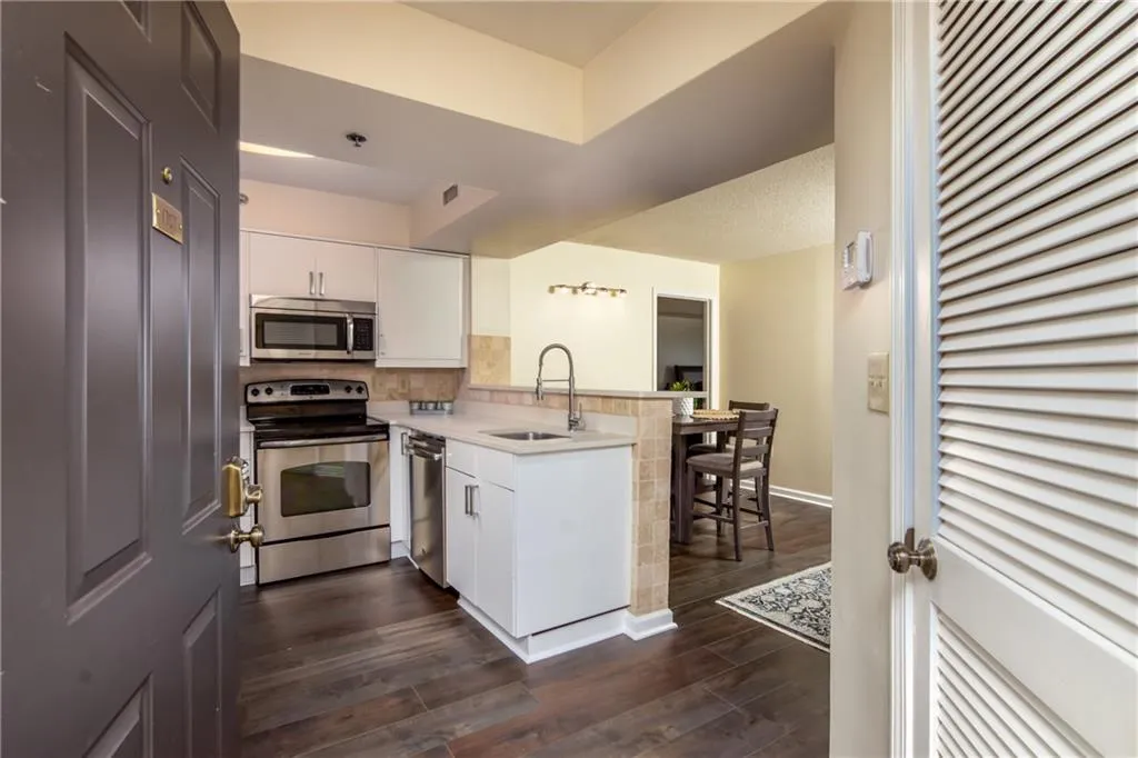 795 Hammond Drive Unit 1707, Atlanta, Georgia 30328, 2 Bedrooms Bedrooms, ,2 BathroomsBathrooms,Residential,Sold,795 Hammond Drive Unit 1707,7110838