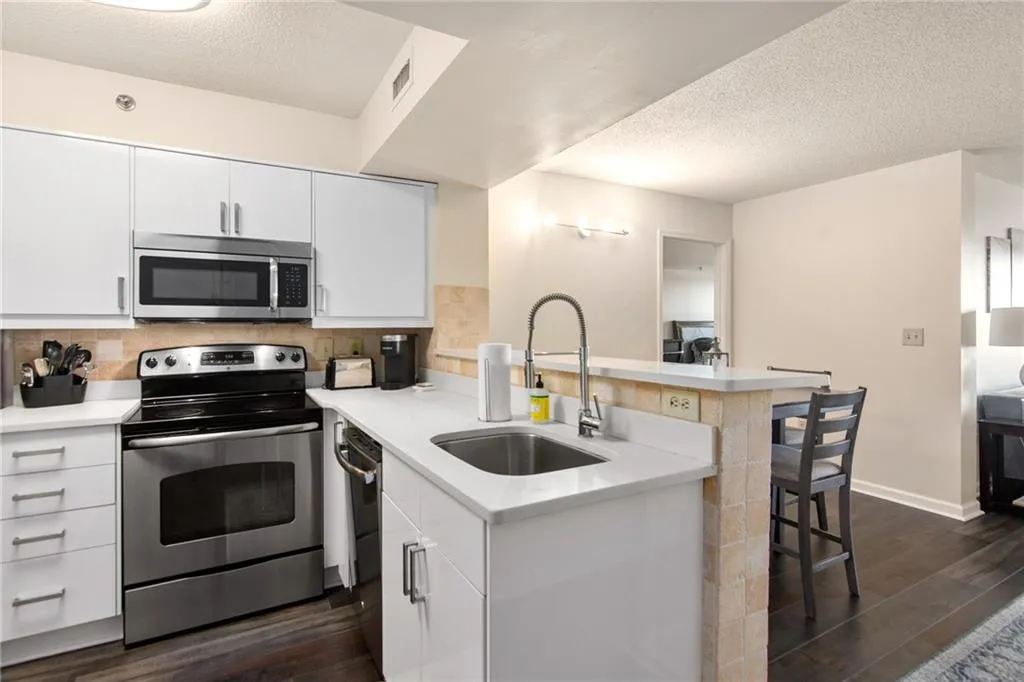 795 Hammond Drive Unit 1707, Atlanta, Georgia 30328, 2 Bedrooms Bedrooms, ,2 BathroomsBathrooms,Residential,Sold,795 Hammond Drive Unit 1707,7110838
