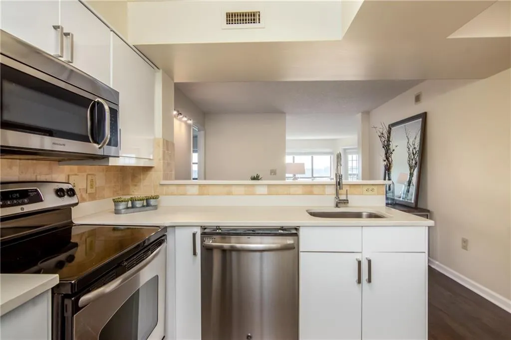 795 Hammond Drive Unit 1707, Atlanta, Georgia 30328, 2 Bedrooms Bedrooms, ,2 BathroomsBathrooms,Residential,Sold,795 Hammond Drive Unit 1707,7110838