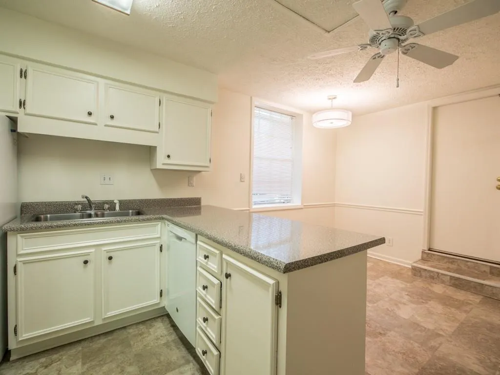 5550 Chemin De Vie Unit 5550, Sandy Springs, Georgia 30342, 3 Bedrooms Bedrooms, ,2 BathroomsBathrooms,Residential,Sold,5550 Chemin De Vie Unit 5550,5925564
