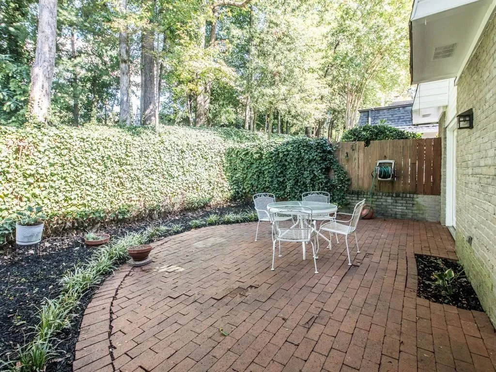 5550 Chemin De Vie Unit 5550, Sandy Springs, Georgia 30342, 3 Bedrooms Bedrooms, ,2 BathroomsBathrooms,Residential,Sold,5550 Chemin De Vie Unit 5550,5925564