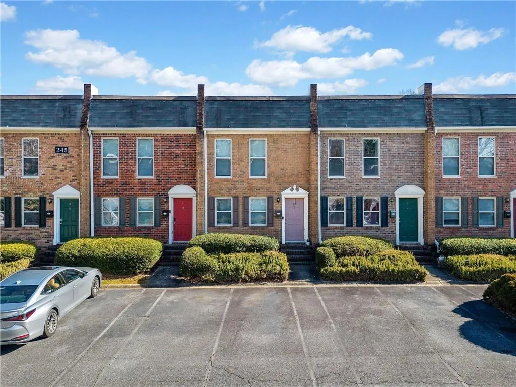 245 Winding River Drive Unit E, Atlanta, Georgia 30350, 2 Bedrooms Bedrooms, ,2 BathroomsBathrooms,Residential,Sold,245 Winding River Drive Unit E,7514097
