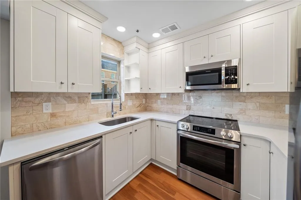 245 Winding River Drive Unit E, Atlanta, Georgia 30350, 2 Bedrooms Bedrooms, ,2 BathroomsBathrooms,Residential,Sold,245 Winding River Drive Unit E,7514097