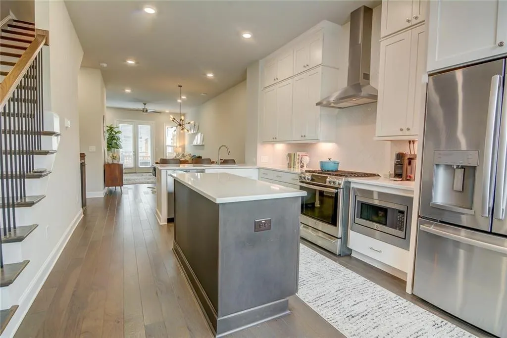 4205 Deming Circle, Atlanta, Georgia 30342, 2 Bedrooms Bedrooms, ,2 BathroomsBathrooms,Residential,Sold,4205 Deming Circle,7038598