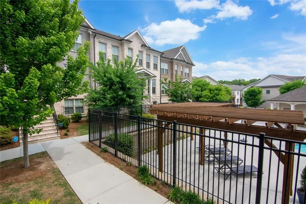 4205 Deming Circle, Atlanta, Georgia 30342, 2 Bedrooms Bedrooms, ,2 BathroomsBathrooms,Residential,Sold,4205 Deming Circle,7038598