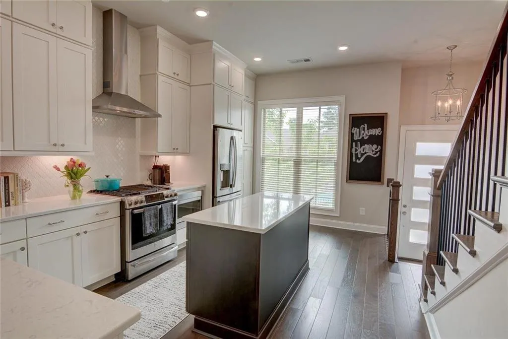 4205 Deming Circle, Atlanta, Georgia 30342, 2 Bedrooms Bedrooms, ,2 BathroomsBathrooms,Residential,Sold,4205 Deming Circle,7038598