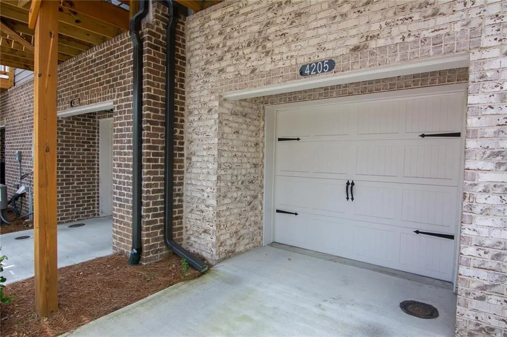 4205 Deming Circle, Atlanta, Georgia 30342, 2 Bedrooms Bedrooms, ,2 BathroomsBathrooms,Residential,Sold,4205 Deming Circle,7038598