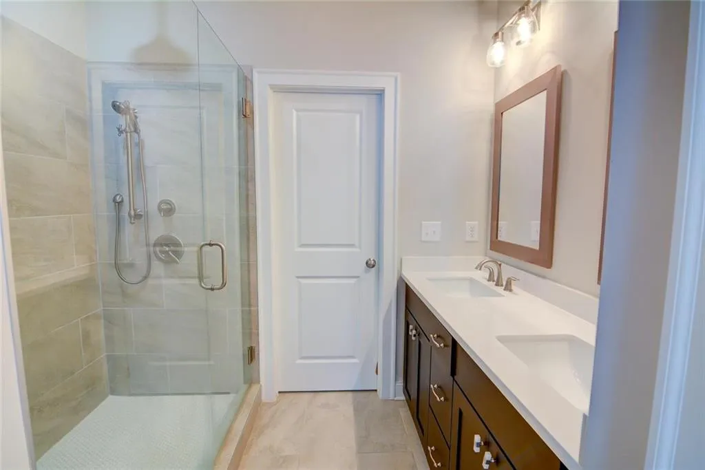 4205 Deming Circle, Atlanta, Georgia 30342, 2 Bedrooms Bedrooms, ,2 BathroomsBathrooms,Residential,Sold,4205 Deming Circle,7038598