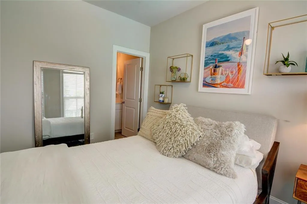 4205 Deming Circle, Atlanta, Georgia 30342, 2 Bedrooms Bedrooms, ,2 BathroomsBathrooms,Residential,Sold,4205 Deming Circle,7038598