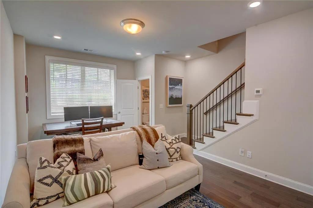 4205 Deming Circle, Atlanta, Georgia 30342, 2 Bedrooms Bedrooms, ,2 BathroomsBathrooms,Residential,Sold,4205 Deming Circle,7038598