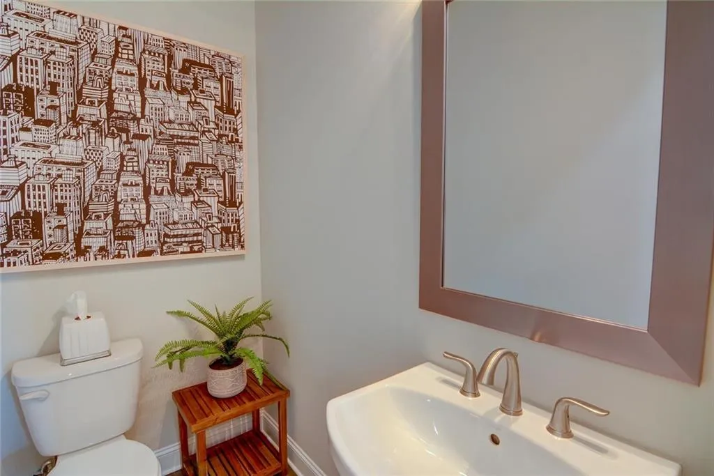4205 Deming Circle, Atlanta, Georgia 30342, 2 Bedrooms Bedrooms, ,2 BathroomsBathrooms,Residential,Sold,4205 Deming Circle,7038598