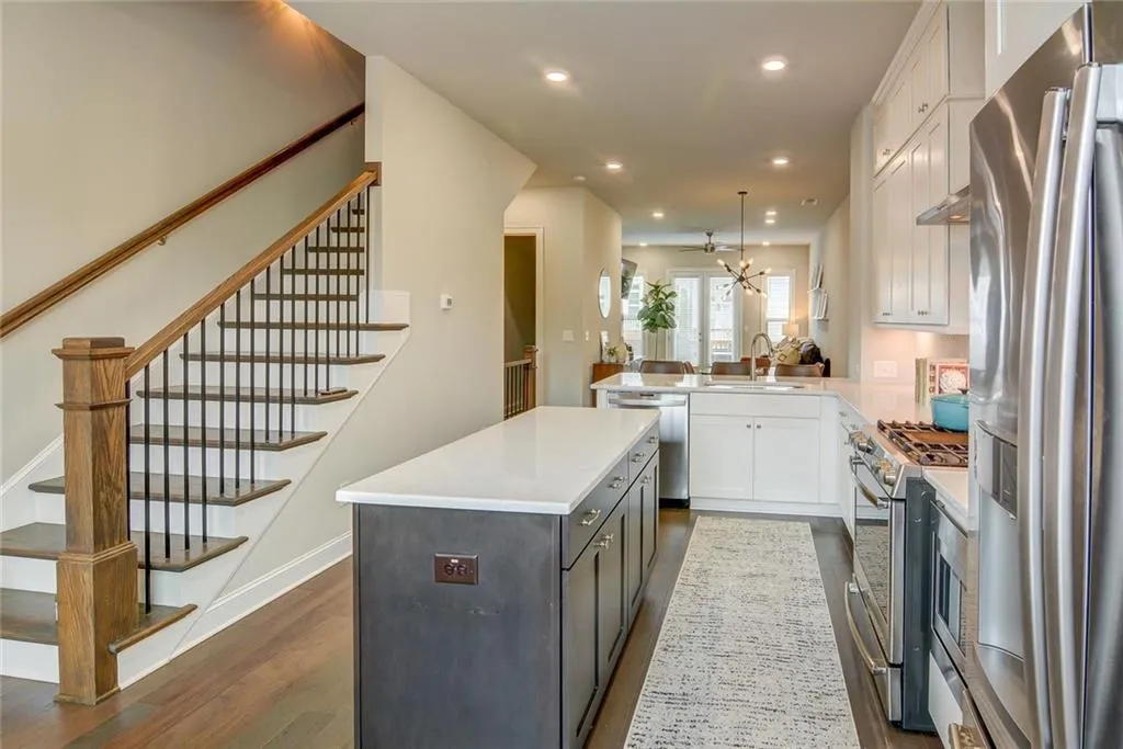 4205 Deming Circle, Atlanta, Georgia 30342, 2 Bedrooms Bedrooms, ,2 BathroomsBathrooms,Residential,Sold,4205 Deming Circle,7038598