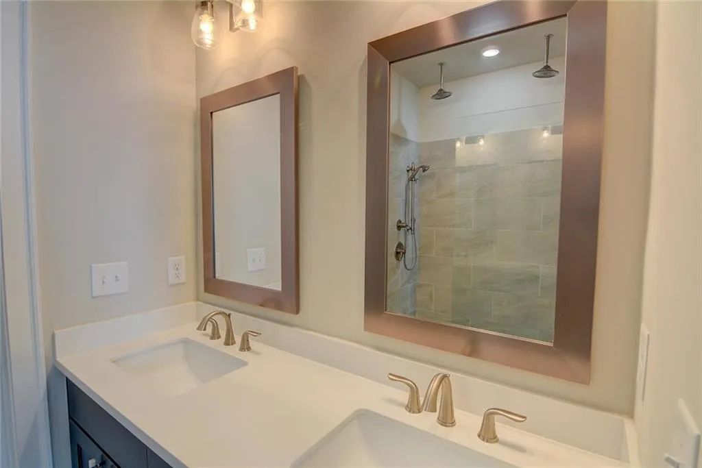 4205 Deming Circle, Atlanta, Georgia 30342, 2 Bedrooms Bedrooms, ,2 BathroomsBathrooms,Residential,Sold,4205 Deming Circle,7038598