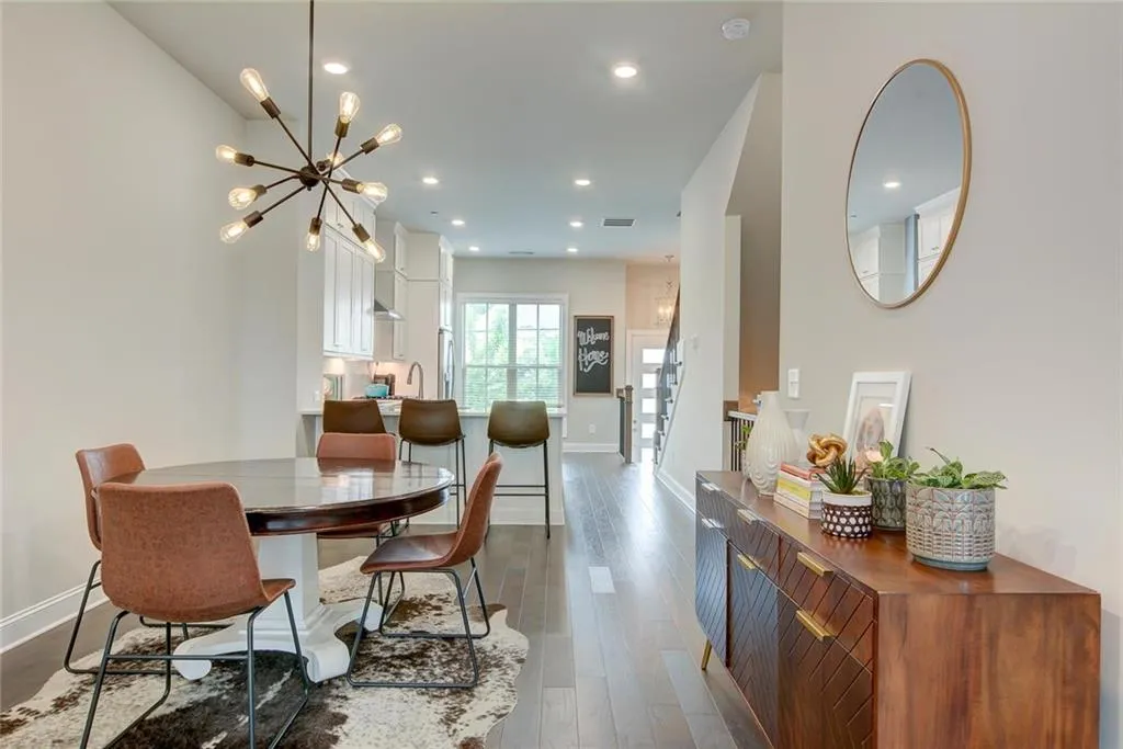 4205 Deming Circle, Atlanta, Georgia 30342, 2 Bedrooms Bedrooms, ,2 BathroomsBathrooms,Residential,Sold,4205 Deming Circle,7038598
